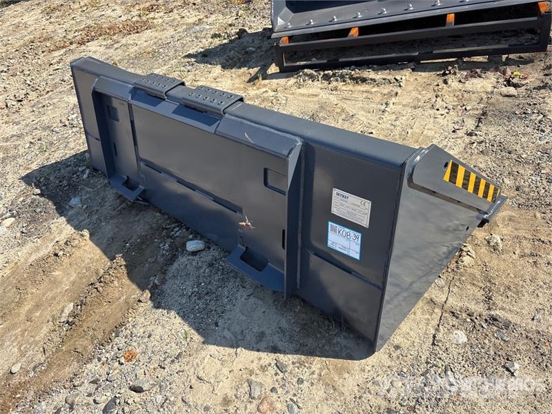  Skyway WSSGB-2000 70 in Skid Steer Bucket (Unused) Kašike / Korpe