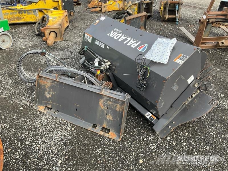 Stanley 22072MH-0022 72 in Skid Steer Broom Borstar & borstskopor