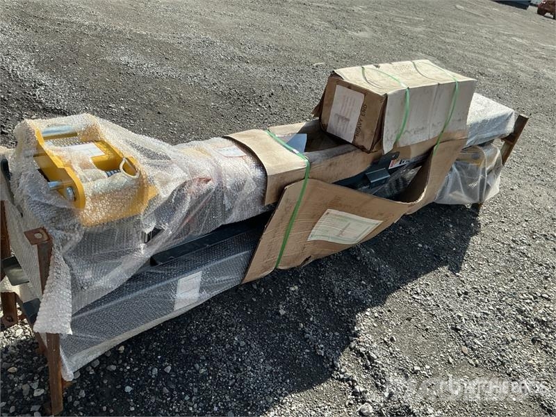 STARVOX JL830 2 Post 10000 lb Vehicle Lift (Unused Sonstige Baumaschinen