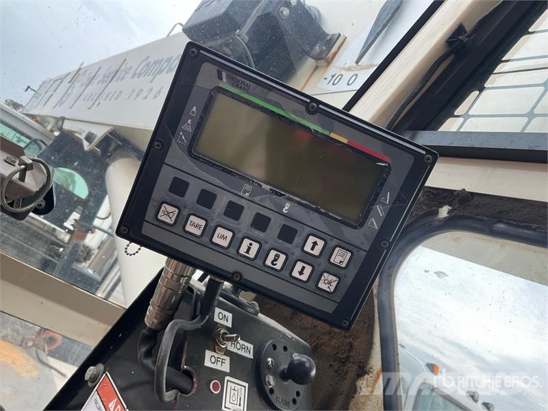 Sterling 1400A 66000 lb Straight Boom on Sterling LT9500 6x Автокранове
