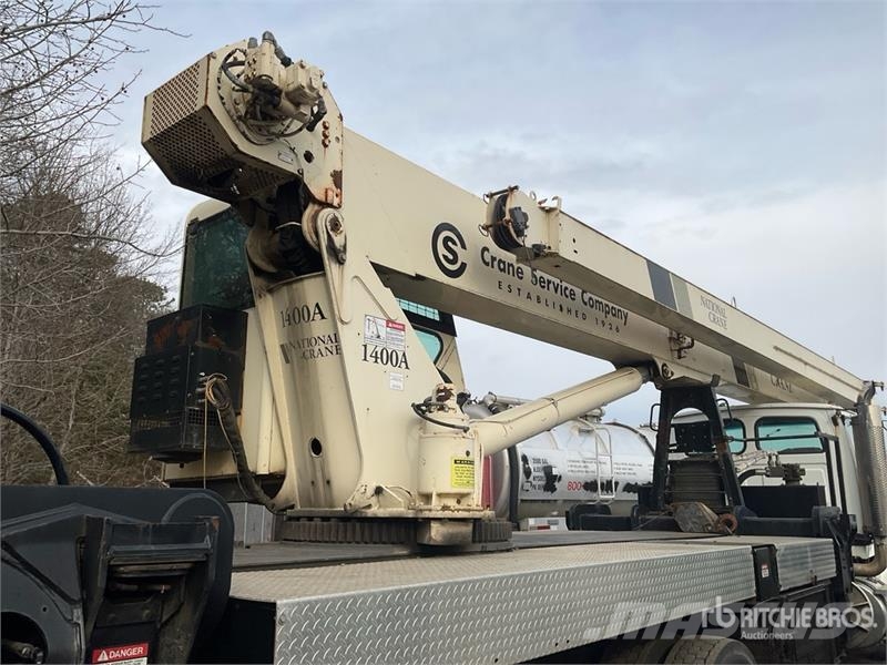 Sterling 1400A 66000 lb Straight Boom on Sterling LT9500 6x Smagās mašīnas ar celtni