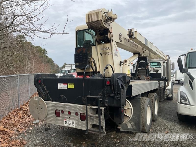 Sterling 1400A 66000 lb Straight Boom on Sterling LT9500 6x Автокранове