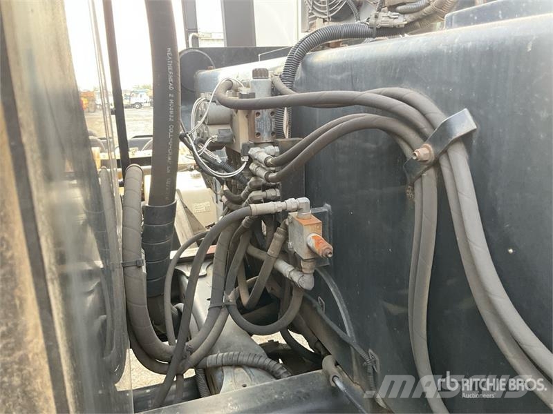 Sterling 1400A 66000 lb Straight Boom on Sterling LT9500 6x Автокранове