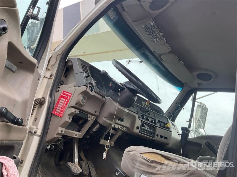 Sterling 1400A 66000 lb Straight Boom on Sterling LT9500 6x Автокранове