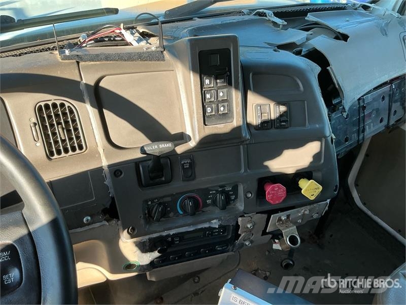 Sterling L8500 4x2 Snow Plow Truck Pilsētas atkritumvedēji
