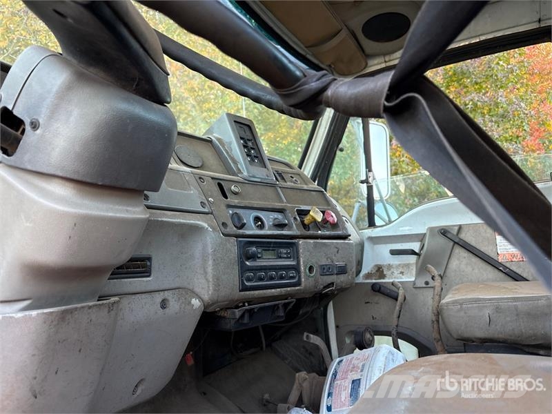 Sterling L8513 6x4 Cab and Chassis キャビン及び内装