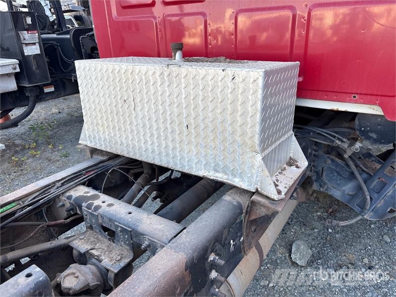 Sterling L8513 6x4 Cab and Chassis キャビン及び内装