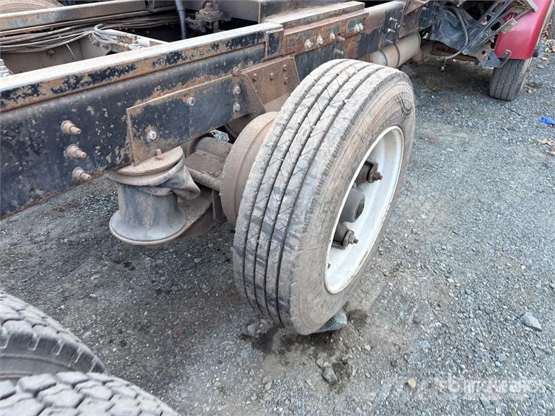 Sterling L8513 6x4 Cab and Chassis キャビン及び内装