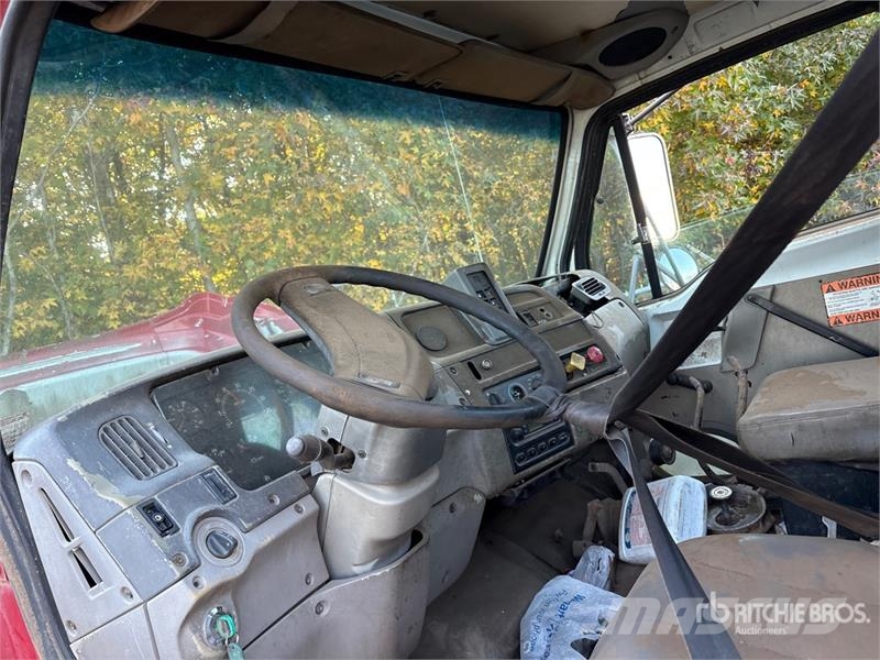 Sterling L8513 6x4 Cab and Chassis キャビン及び内装