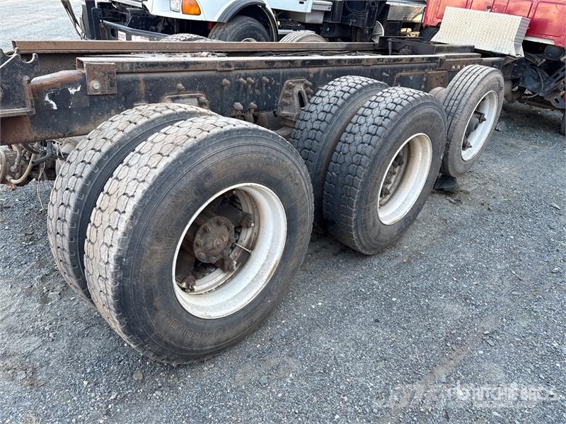Sterling L8513 6x4 Cab and Chassis キャビン及び内装