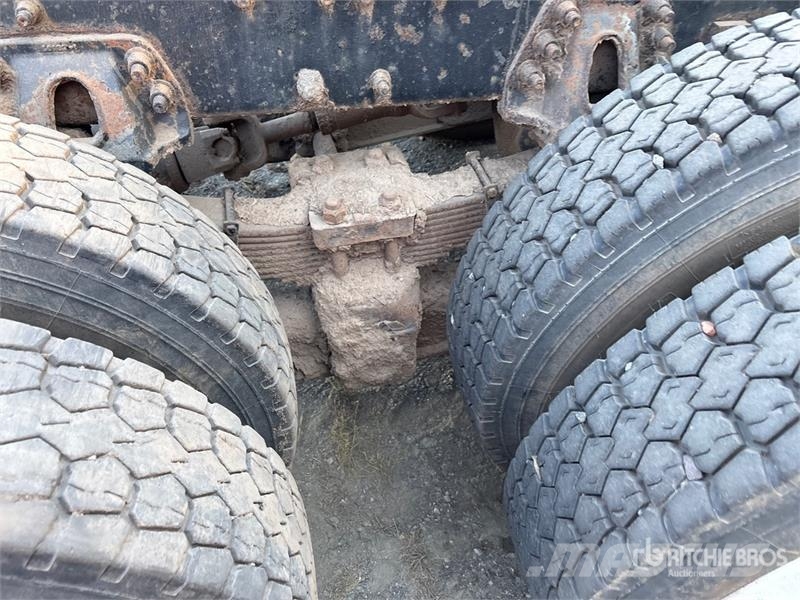 Sterling L8513 6x4 Cab and Chassis キャビン及び内装