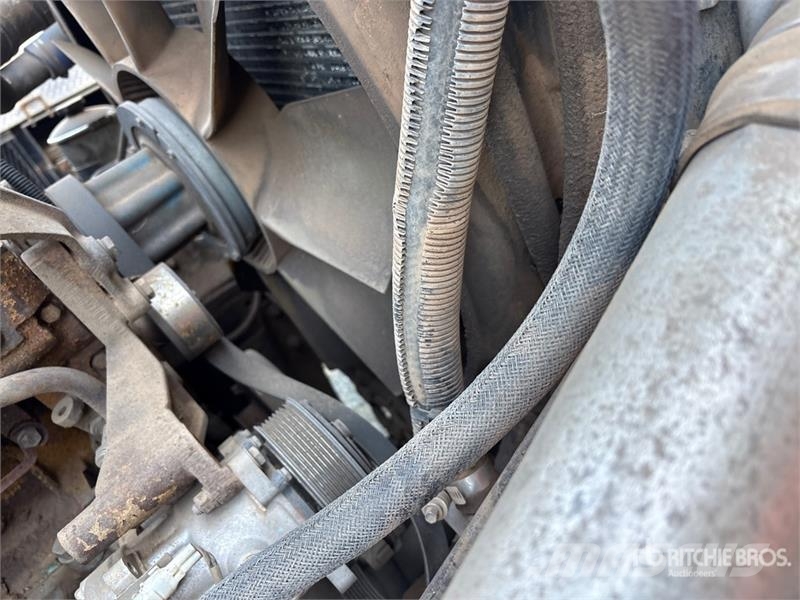 Sterling L8513 6x4 Service Truck キャビン及び内装