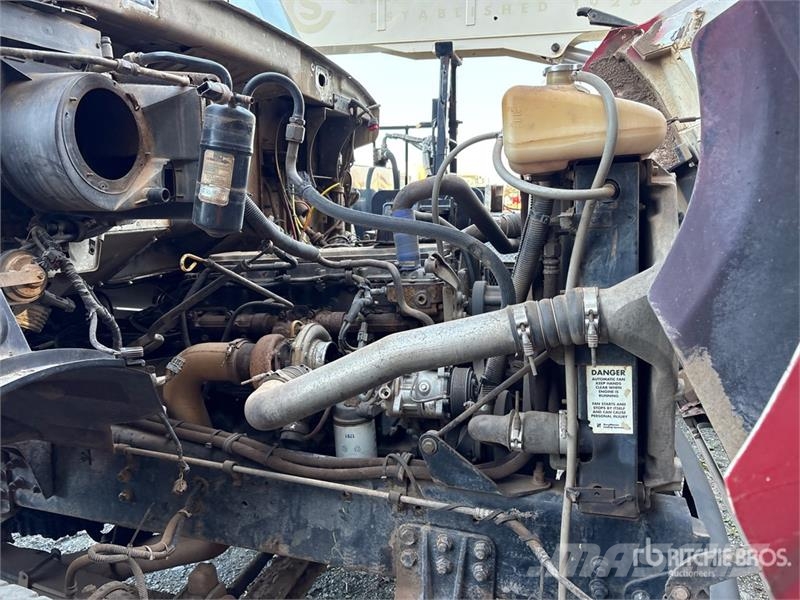 Sterling L8513 6x4 Service Truck キャビン及び内装
