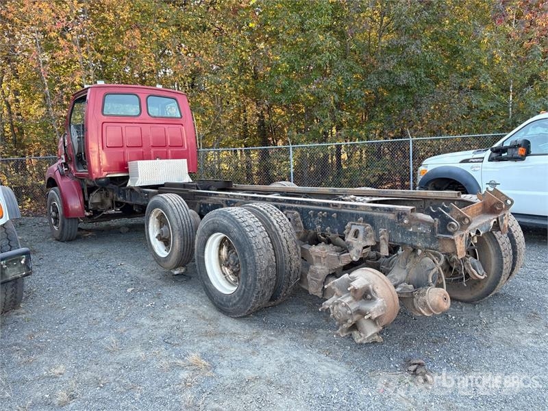 Sterling L8513 6x4 Service Truck キャビン及び内装