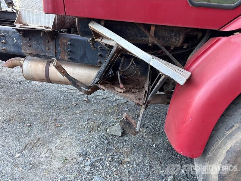Sterling L8513 6x4 Service Truck キャビン及び内装