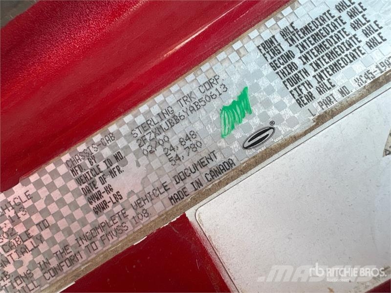 Sterling L8513 6x4 Service Truck キャビン及び内装