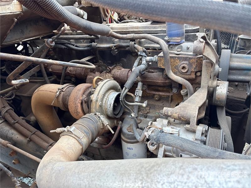 Sterling L8513 6x4 Service Truck キャビン及び内装
