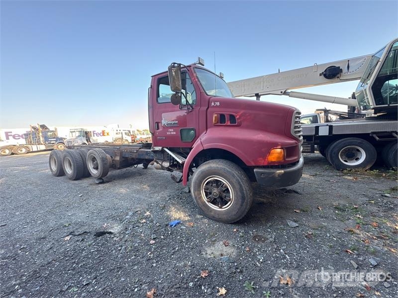 Sterling L8513 6x4 Service Truck キャビン及び内装