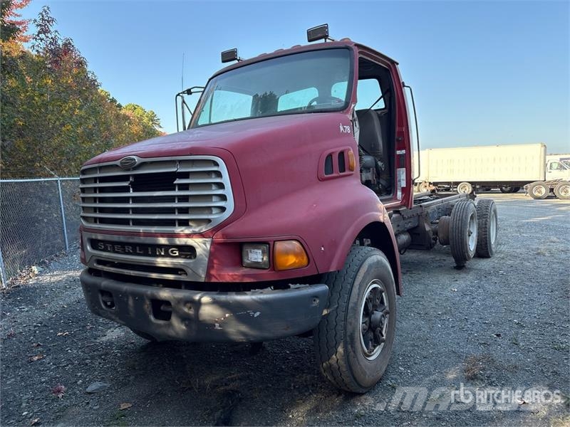 Sterling L8513 6x4 Service Truck キャビン及び内装