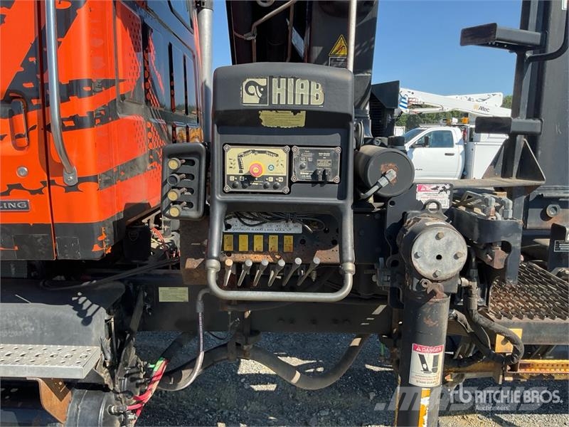 Sterling L9500 6x4 Hooklift Truck w/ Hiab Knuckle Boom Camiones polibrazo