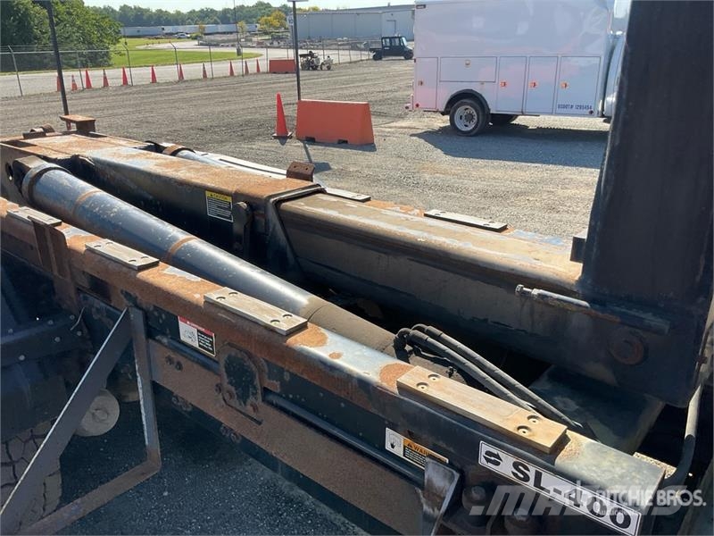 Sterling L9500 6x4 Hooklift Truck w/ Hiab Knuckle Boom Camiones polibrazo