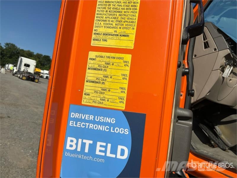 Sterling L9500 6x4 Hooklift Truck w/ Hiab Knuckle Boom Camiones polibrazo