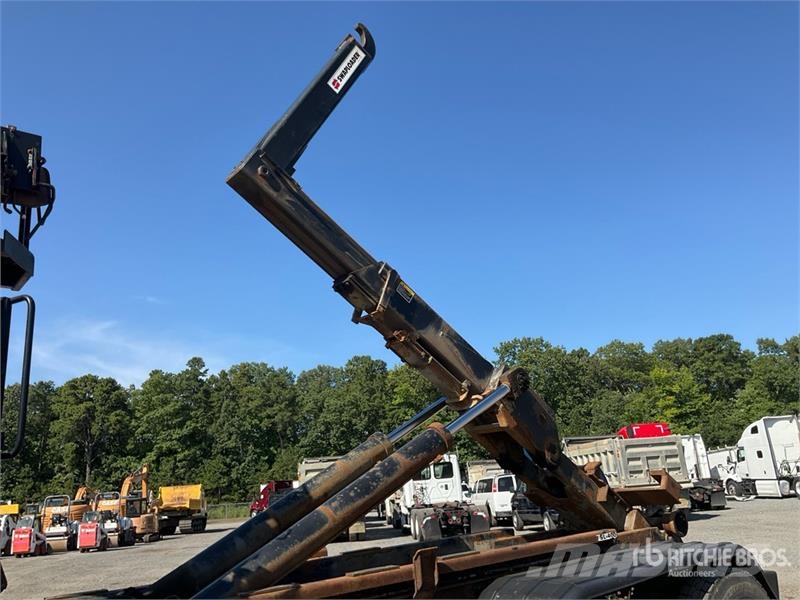 Sterling L9500 6x4 Hooklift Truck w/ Hiab Knuckle Boom Camiones polibrazo
