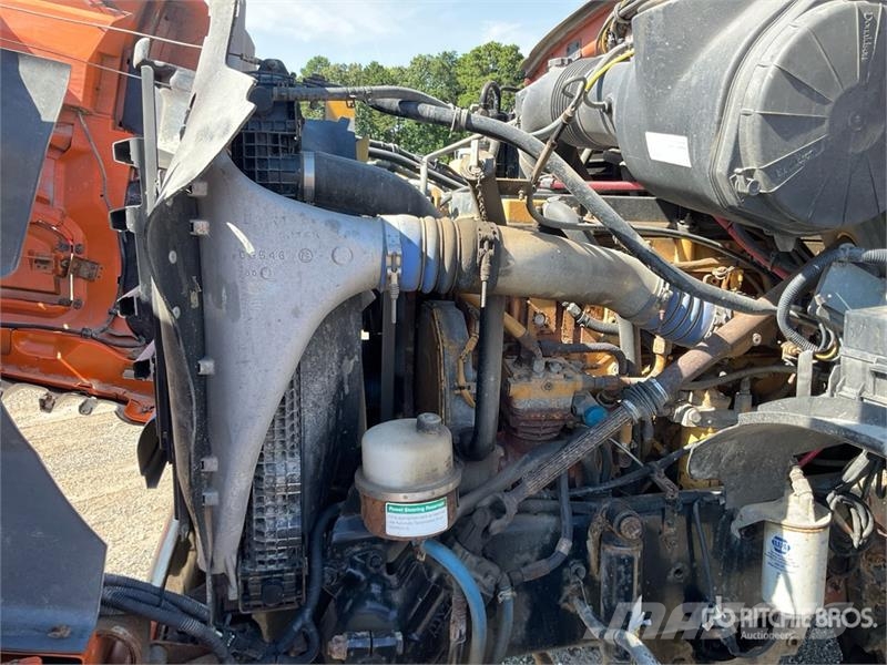 Sterling L9500 6x4 Hooklift Truck w/ Hiab Knuckle Boom Camiones polibrazo