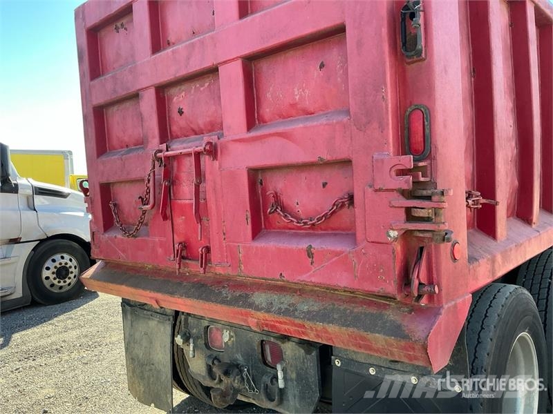 Sterling LT9500 Самоскиди