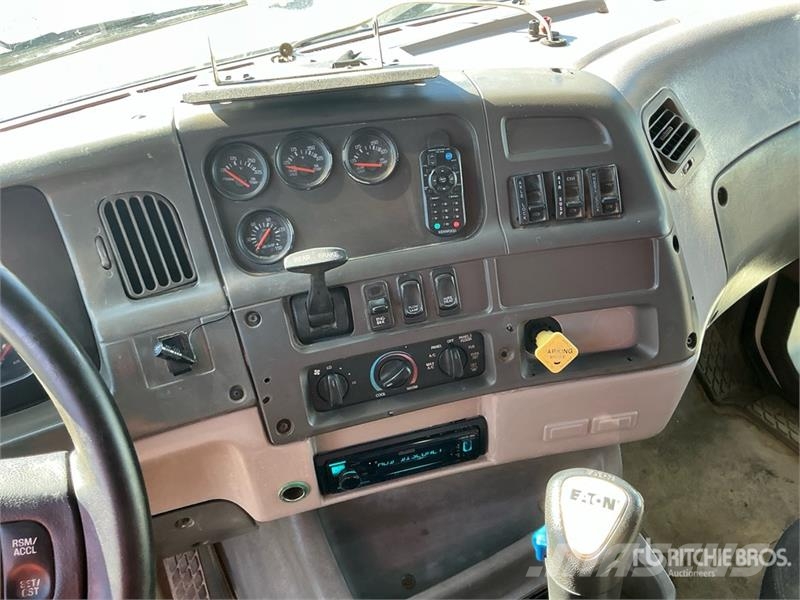Sterling LT9500 Самоскиди