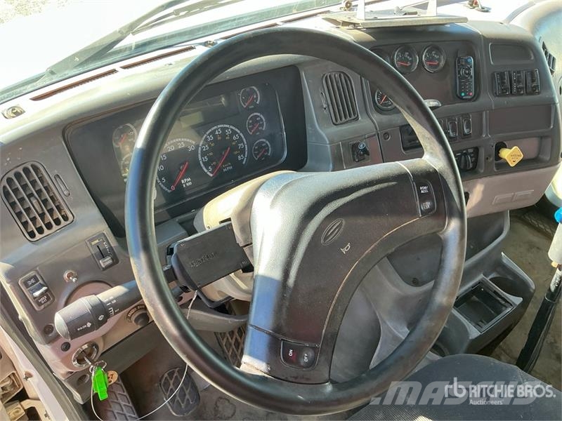Sterling LT9500 Самоскиди