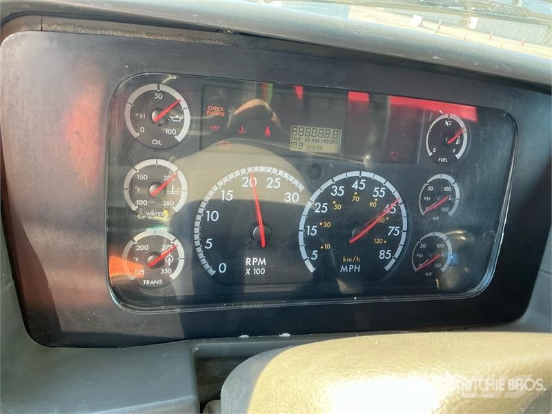 Sterling LT9500 Самоскиди