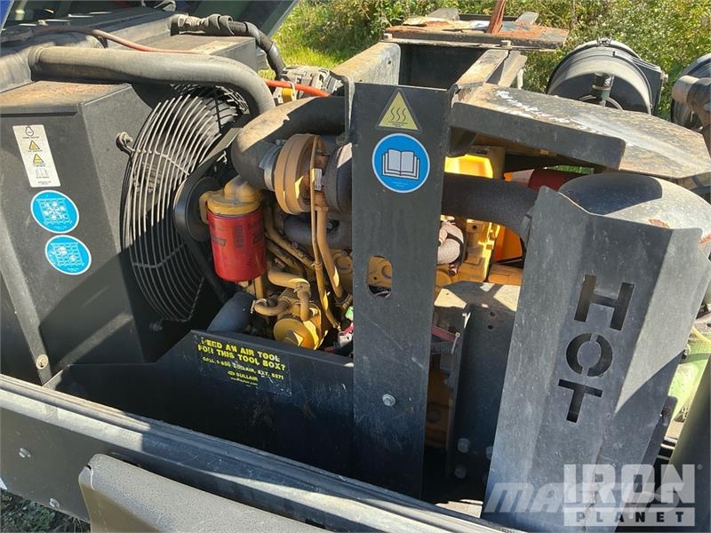 Sullair 49HP185DPQ JDi4 185 cfm Mobile Air Compressor 空氣壓縮機