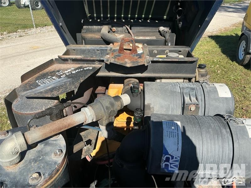 Sullair 49HP185DPQ JDi4 185 cfm Mobile Air Compressor 空氣壓縮機