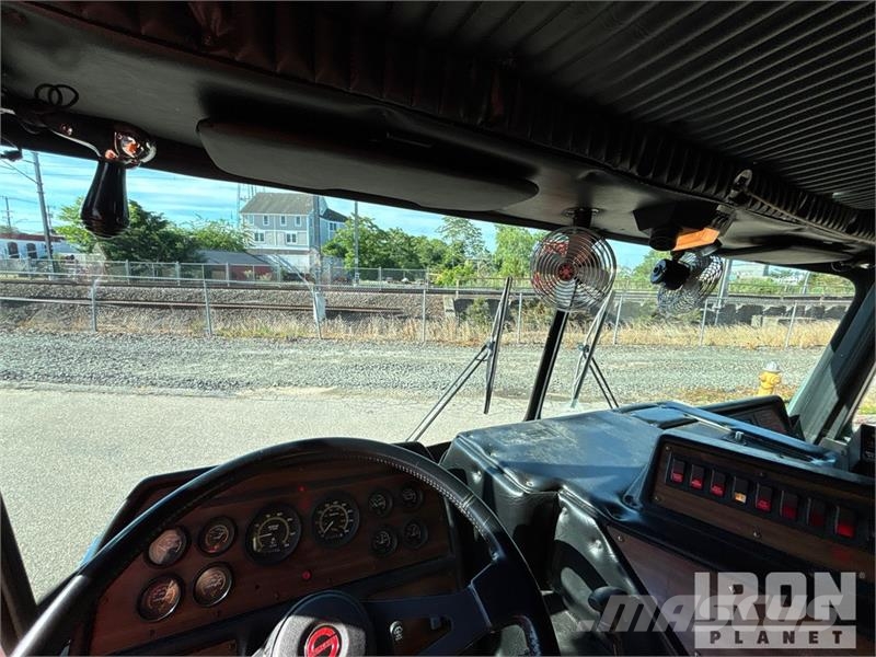 Sutphen Deluge 4x2 Crew Cab Fire Truck Hasičské vozy