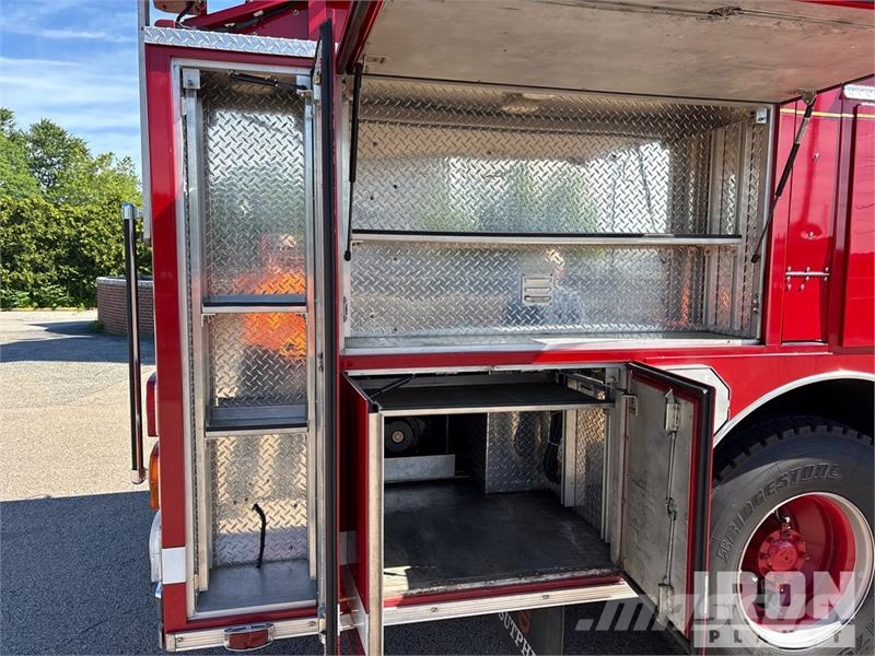 Sutphen Deluge 4x2 Crew Cab Fire Truck Hasičské vozy