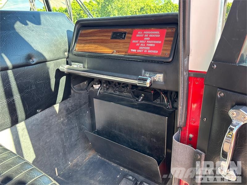 Sutphen Deluge 4x2 Crew Cab Fire Truck Hasičské vozy