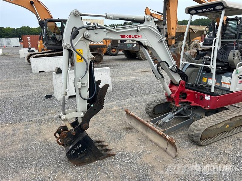 Takeuchi TB225R Miniexcavadoras