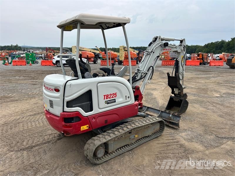 Takeuchi TB225R Miniexcavadoras