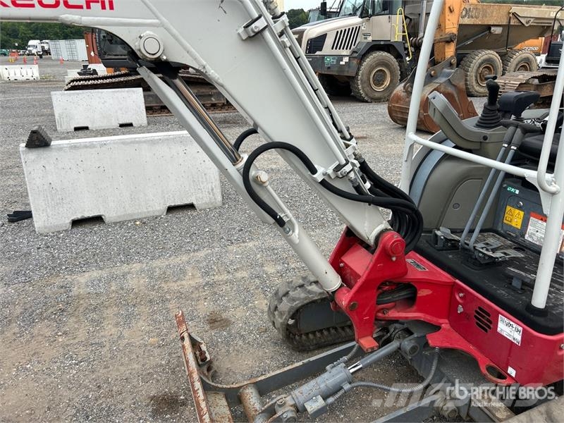 Takeuchi TB225R Miniexcavadoras