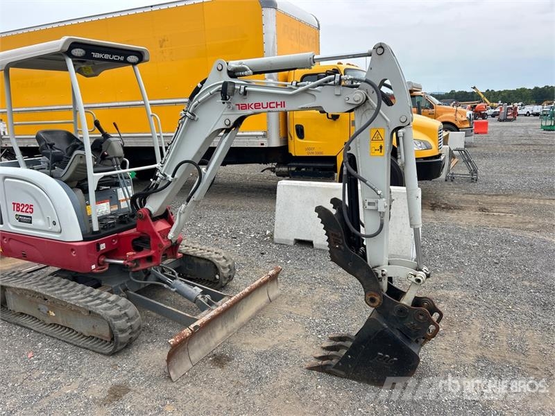 Takeuchi TB225R Miniexcavadoras