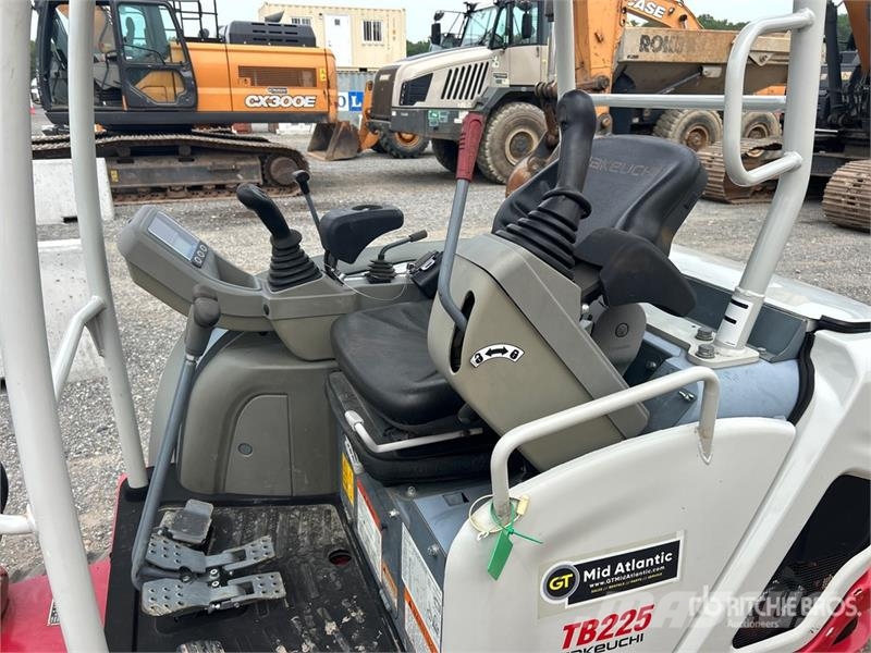 Takeuchi TB225R Miniexcavadoras