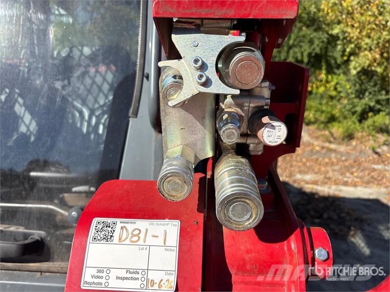 Takeuchi TL12R2 Two-Speed High Flow Compact Track Loader Lietoti riteņu kompaktiekrāvēji