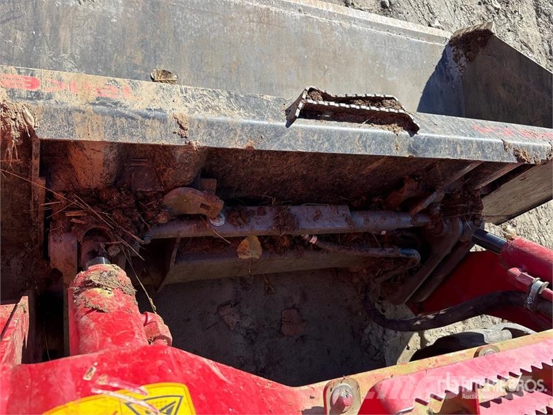 Takeuchi TL12R2 Two-Speed High Flow Compact Track Loader Lietoti riteņu kompaktiekrāvēji