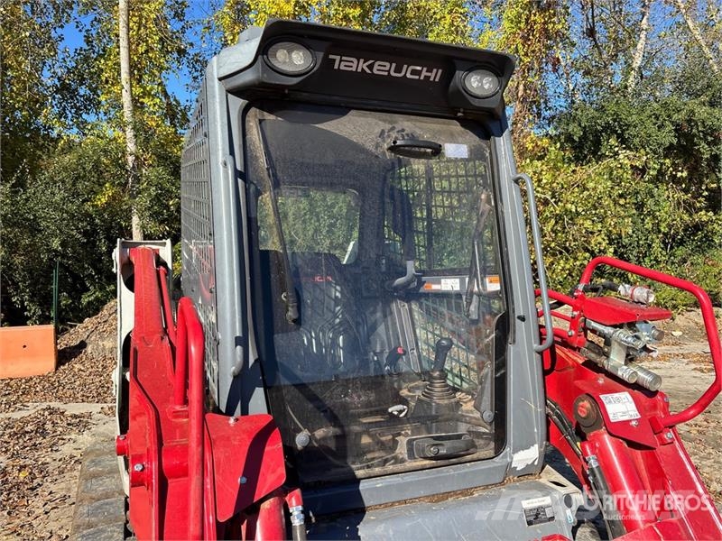 Takeuchi TL12R2 Two-Speed High Flow Compact Track Loader Lietoti riteņu kompaktiekrāvēji
