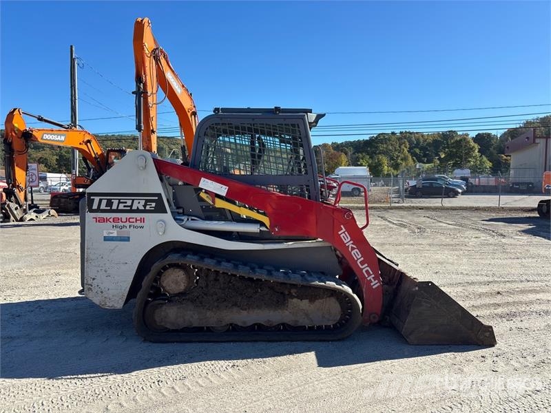 Takeuchi TL12R2 Two-Speed High Flow Compact Track Loader Lietoti riteņu kompaktiekrāvēji