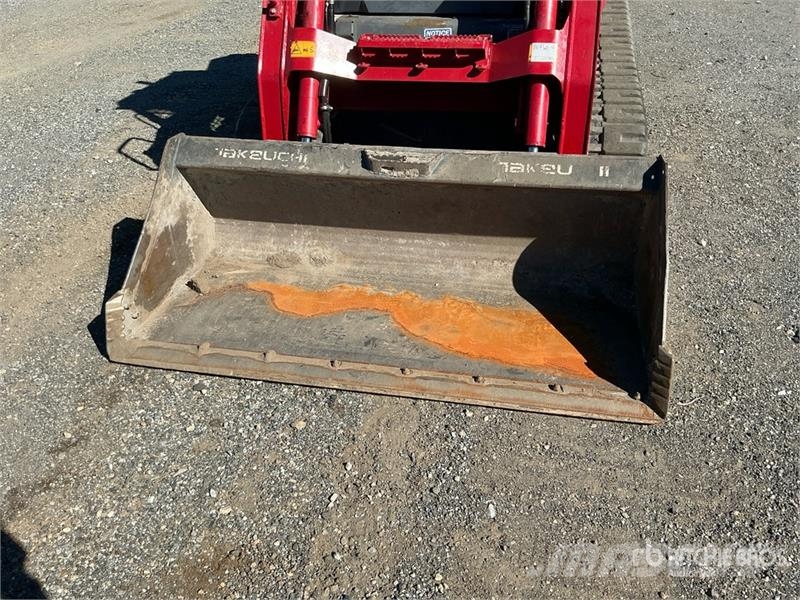 Takeuchi TL12V2 لوادر انزلاقية التوجيه