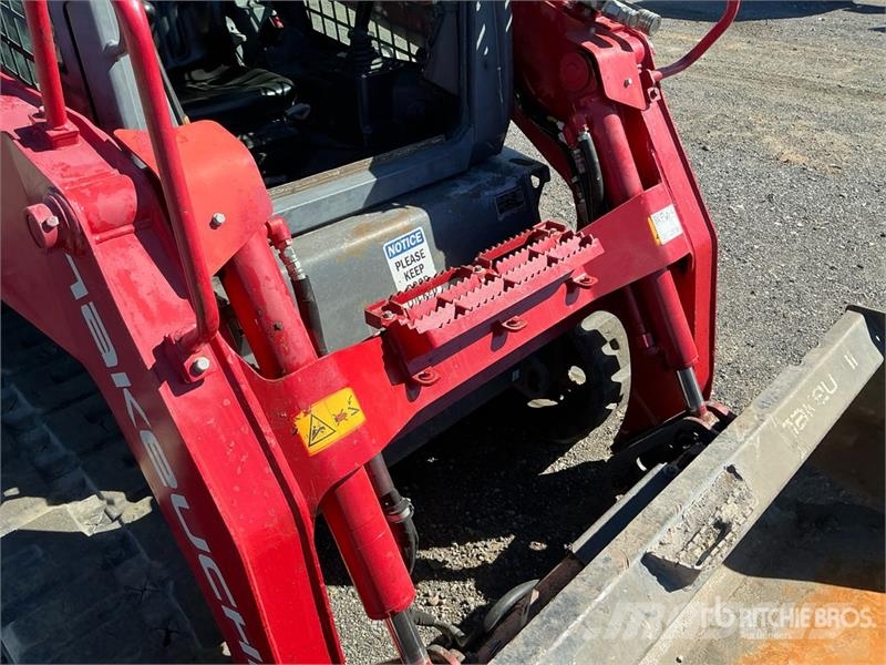 Takeuchi TL12V2 لوادر انزلاقية التوجيه