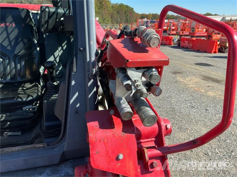 Takeuchi TL12V2 لوادر انزلاقية التوجيه