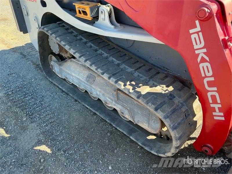 Takeuchi TL12V2 لوادر انزلاقية التوجيه